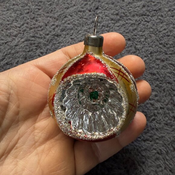 Vintage Glass Christmas Ornaments Set Of 6 Red & Silver Glitter Accents 1 Broken - Picture 2 of 16